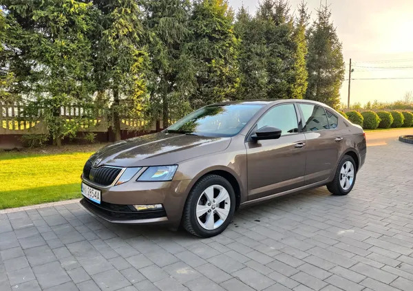 małopolskie Skoda Octavia cena 59900 przebieg: 108000, rok produkcji 2018 z Nieszawa